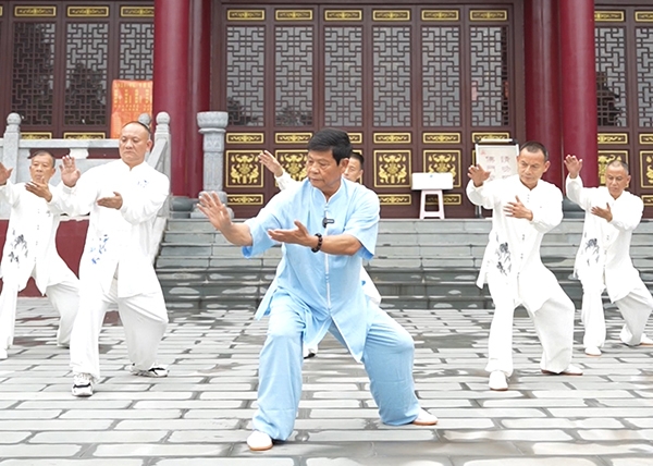 邹寿福：虎背熊腰好身架，辗转腾挪好功夫